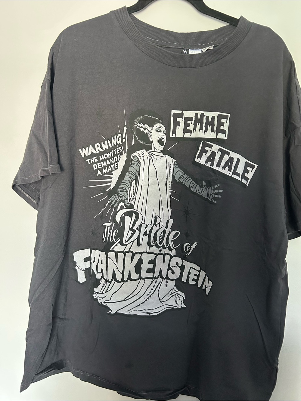 Divided H&M Crewneck Tee bride of Frankenstein- worn once! XL